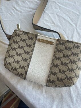 Michael Kors MK Logo Belt Bag Fanny Pack Vanilla Cream Crossbody Chic EUC